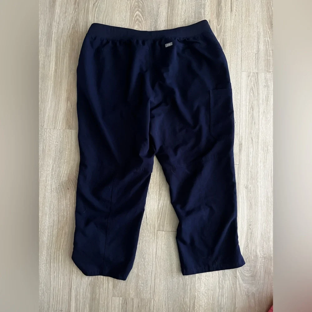 FIGS Women’s Kade Cargo Scrub Pants Navy - 3X Petite - Picture 5 of 6